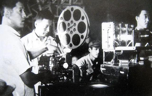 [电影]为什么国人热衷于“原声中字”，西方人却对字幕“如临大敌”呢？