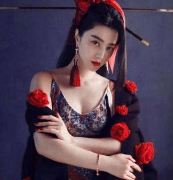 范冰冰|范冰冰在越南高调复出，杂志封面堪比大片，被捧成全球时尚偶像