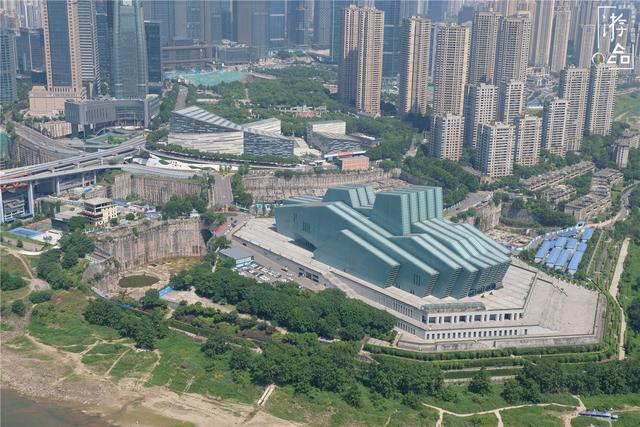 重庆▲180元的重庆来福士探索舱，加20元可升级VIP“插队”，你愿意吗？