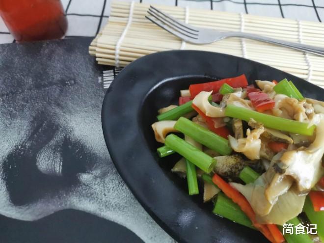 ##煮海螺时，万不可别直接下锅！老渔民这样做，煮好的海螺又鲜又嫩