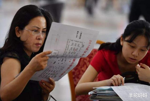 野鸡大学|女儿被985大学录取，全家人正开心庆祝，亲戚却建议“复读吧”