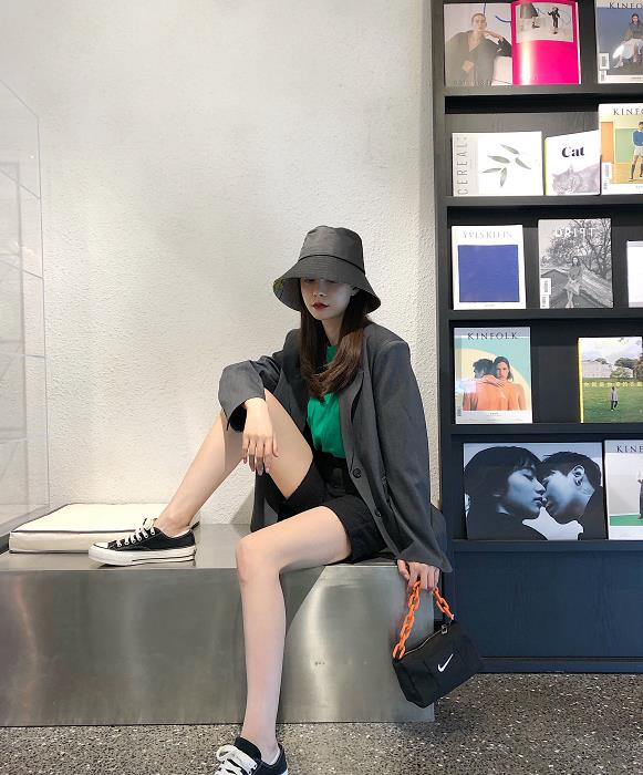 【沈梦辰】沈梦辰为何每次出镜都是齐刘海?当她换成三七分后,上帝是公平的