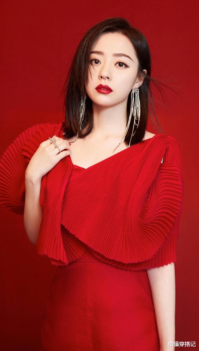 『张萌』张靓颖这造型够用心!一袭大红\扇子装\中国味十足,寓意还挺好