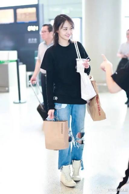 郑爽|郑爽终于穿对了，条纹夹克配短裙气质猛提升，剪短发很有女团范