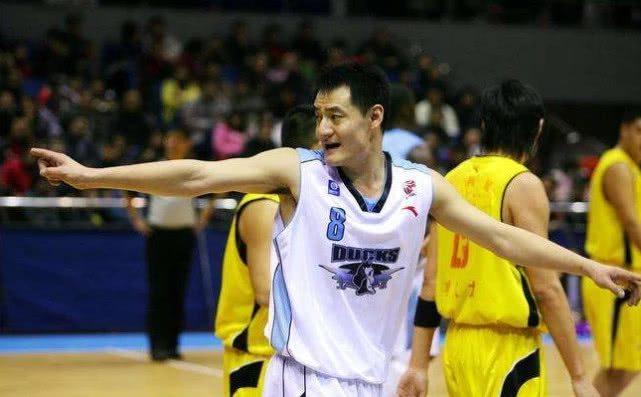 『中国男篮』03年拯救男篮的“九指神通”,他做到了现在中国男篮没有做到的事