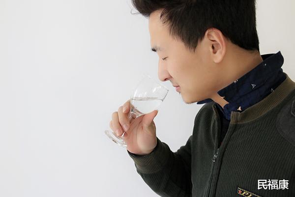 『衰老』加速男性衰老“陋习”排行榜！抽烟喝酒排末位，榜首的或每天都做