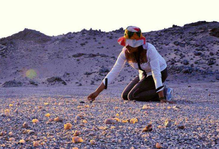 玛瑙|遍地宝石却被当地人误认为是石头？一枚宝石卖了1.3亿，就在中国