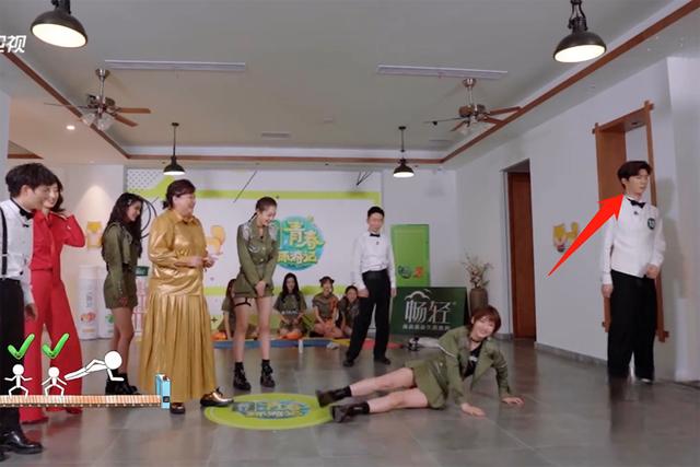 范丞丞|《青春环游记》赵粤伏地顶胯时，范丞丞的眼神亮了，网友：绅士眼