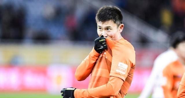 山东鲁能@深夜21点!鲁能核心时隔27天后再发声,球迷看完这段话却哭了