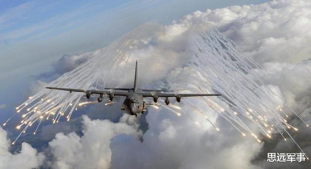 「美军」美军又一空中巨兽抵达波斯湾，印度派出战舰撤侨：局势已非常危险