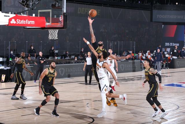 湖人队|联盟不想湖人赢？全场罚球33比19，戴维斯：詹姆斯要我接管比赛