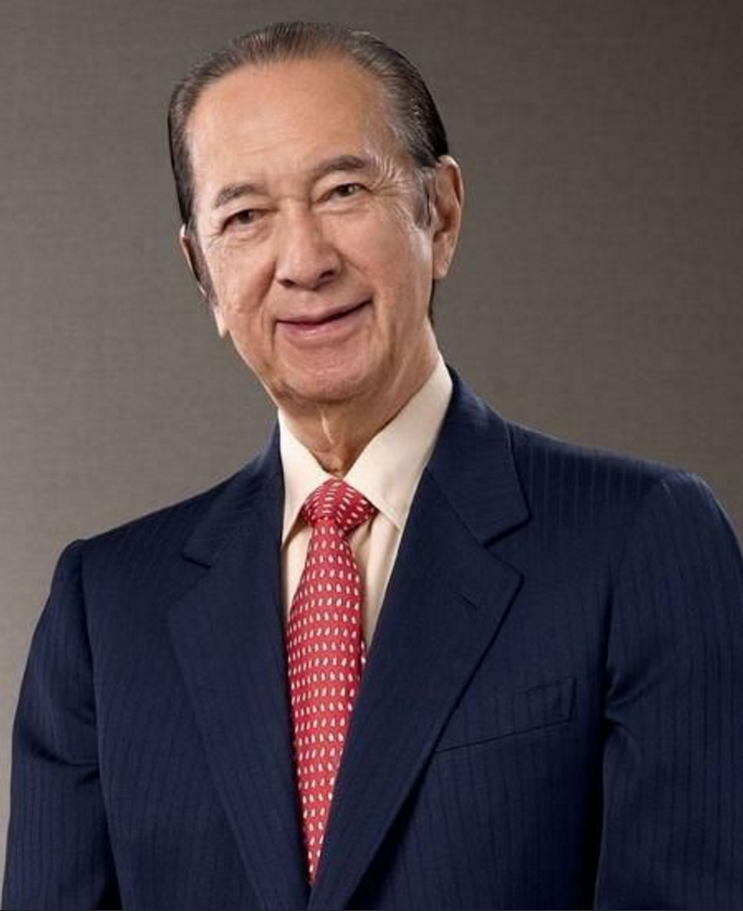 赌王|赌王离世何猷君改认证，“四房儿子”变董事长，摆脱父亲靠自己？