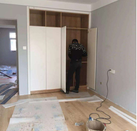 |先铺木地板好还是先装衣柜？听工长说了才知道，还好我家装对了