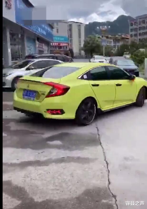 容县之声|广西小伙提新车喜上“粤港”车牌 网络直播宴请村民 被交警叫停