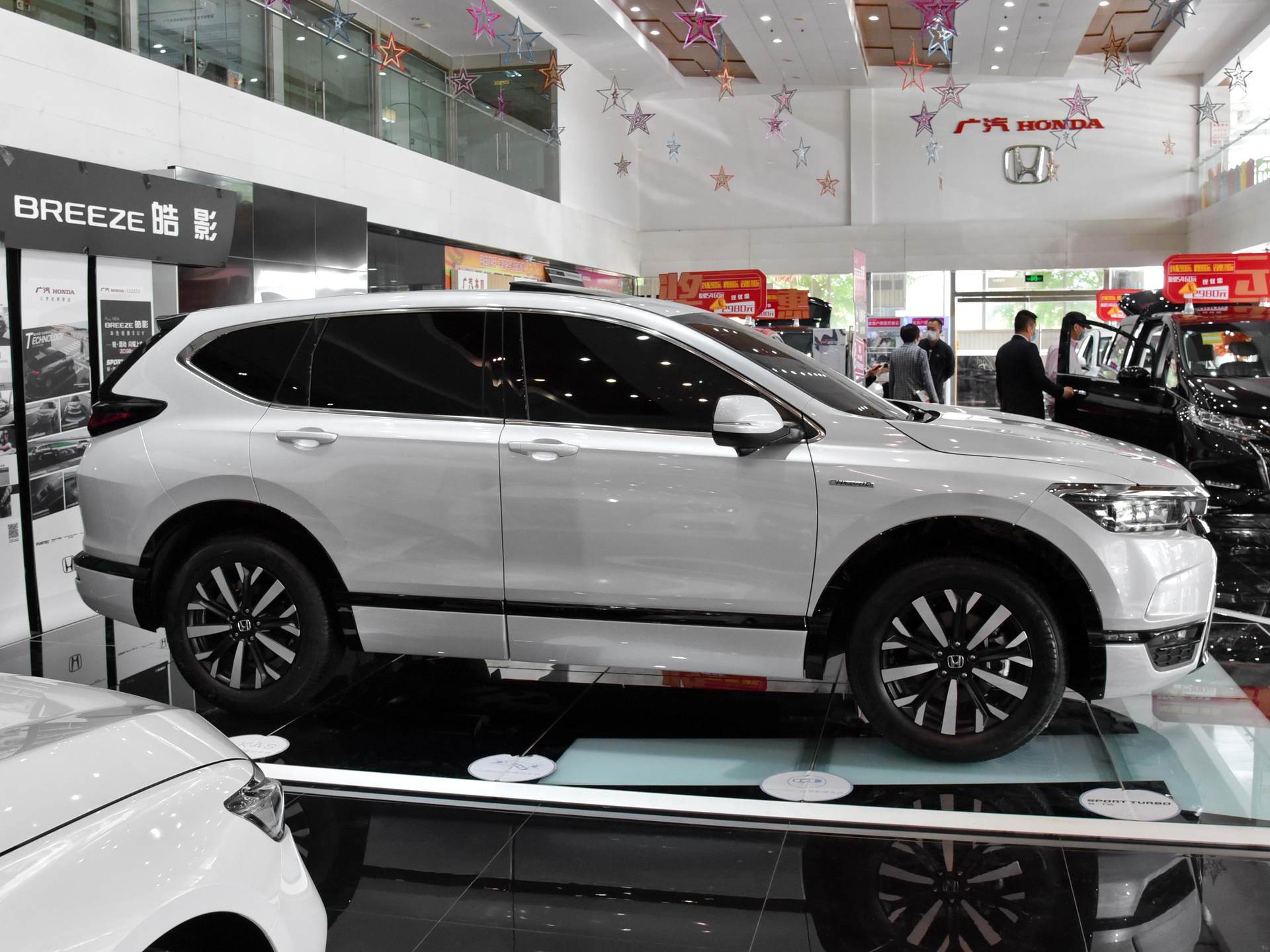 SUV|销量冠军SUV，轴距2661mm，油耗仅4.9L，还买什么CR-V！