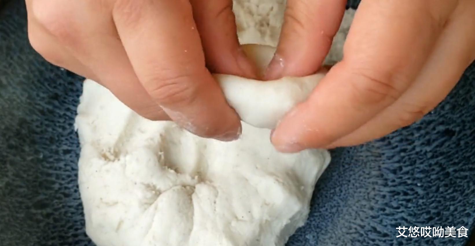 土豆▲土豆还炒着吃？教你土豆新做法，拉丝软糯，个个酥软