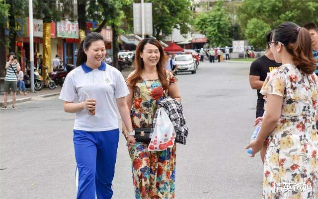 『』赢得高考的孩子,家长基本有3个特征,孩子优秀,需要父母的付出