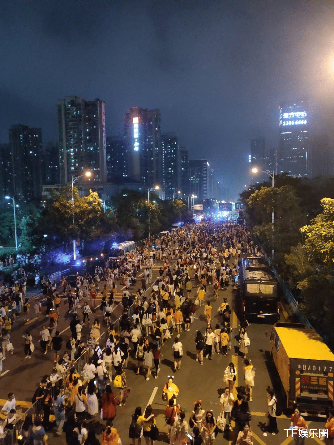 演唱会|TFBOYS演唱会一天卖了50万张票，净赚一千五百万，但直播质量成了最大问题