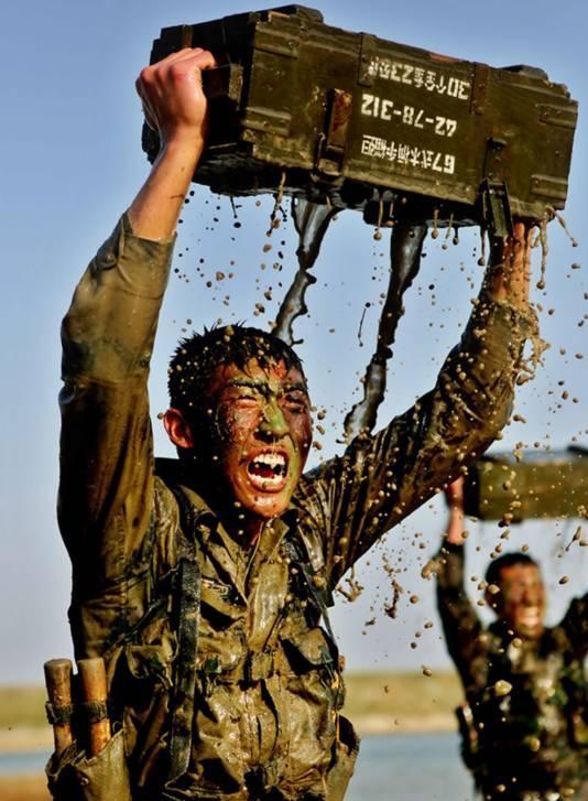 「新疆维吾尔自治区」地方官宣“一周2.5天假”，看看人民军队有啥新规定？