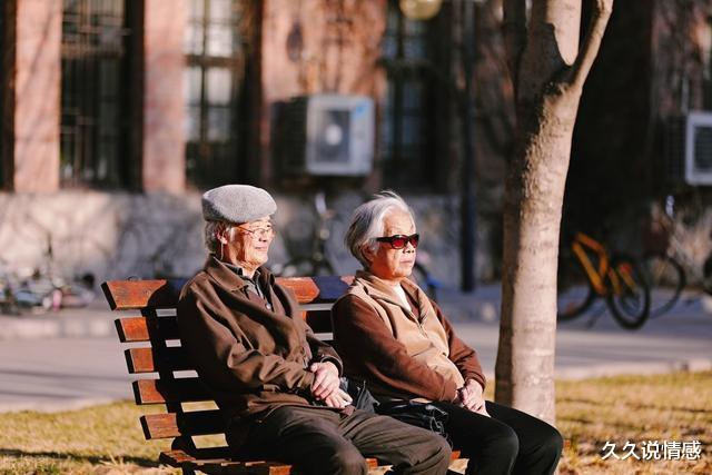 人到晚年，再找老伴是什麼感覺？3個過瞭62歲的男人道出事實-圖2