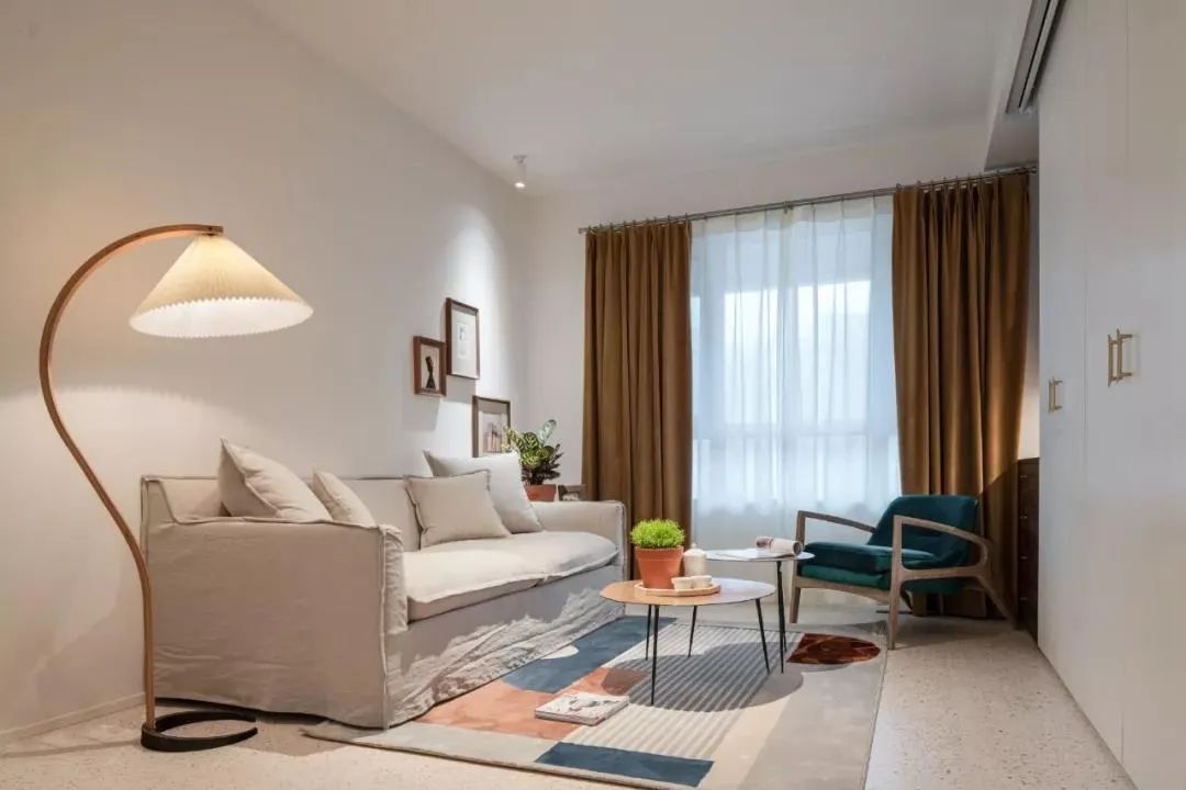 『』客厅不带阳台，窗户这样设计，生活精致舒适