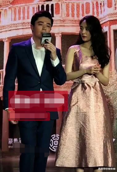 [杨幂]有一种矜持叫镜头前的杨幂，被霍建华开玩笑，只能用拳头轻轻捶他
