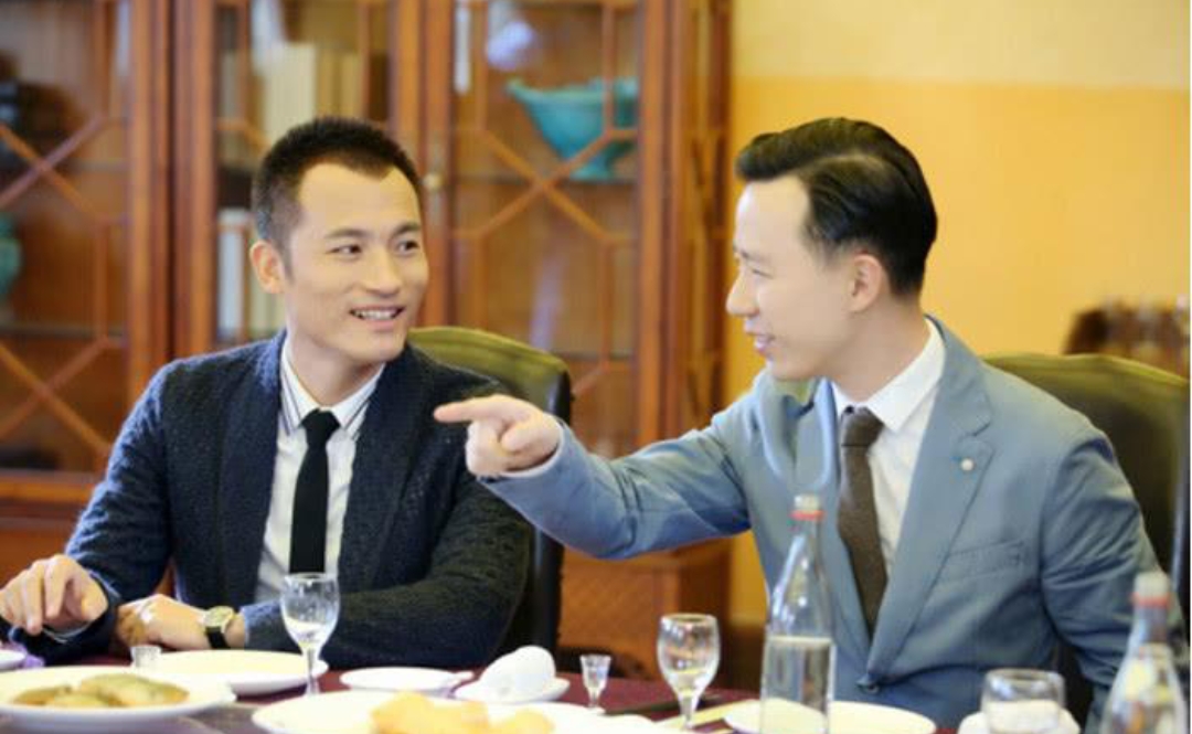 大学|大学毕业生不喝领导敬酒被打！网友们却纷纷夸赞？95后太勇敢！