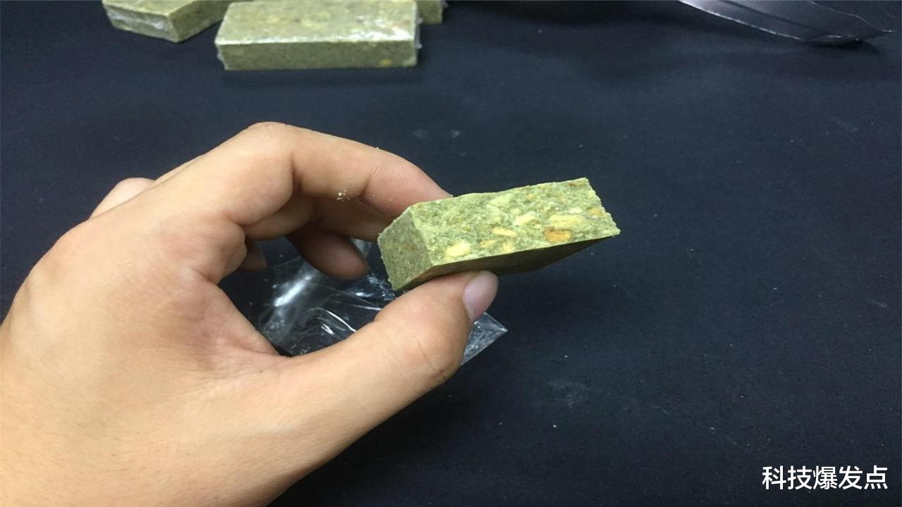 科学家|一滴水被压缩会发生什么？如果能实现，可能会制造出新的黑洞！