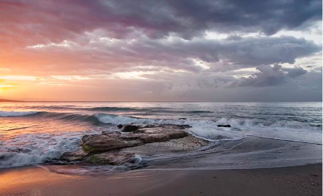生肖|10月底，缘分注定，非你莫属，旧情人心软归来，此生永不分离的3个生肖