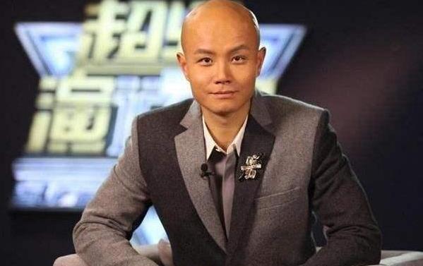 「乐嘉」乐嘉从金牌主持到身败名裂，你以为耍酒疯惹祸，其实背后藏着秘密