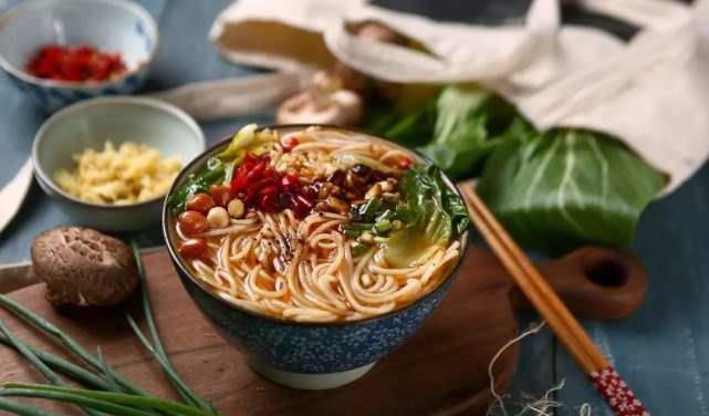 「米饭」长期吃面条和米饭的人，身体会有什么不一样？答案令人不敢相信