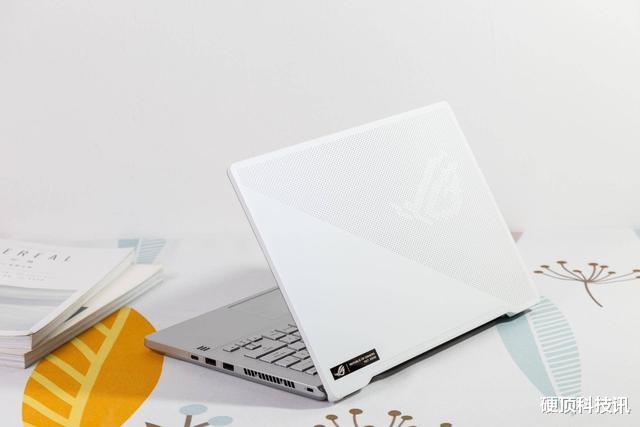 笔记本|黑白才是绝配!七夕节选笔记本,ROG幻14这么搭CP感十足