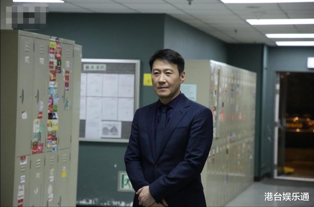 TVB▲黎明降临TVB引轰动，艺人为求合影各出奇招，电视王国没落至此？