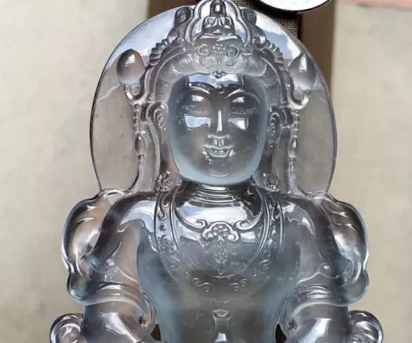 『邮票』10年前3000收购的翡翠原石，一刀切开极品玻璃种！