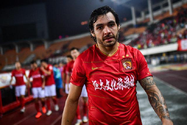 阿森纳|足球报：高拉特将租借华夏幸福，预计下午官宣