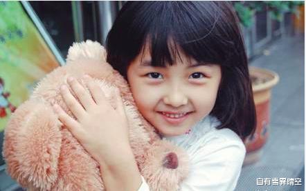 张子枫|张子枫高考第一个交卷,得知原因后,明白黄磊何炅为何喜欢她了