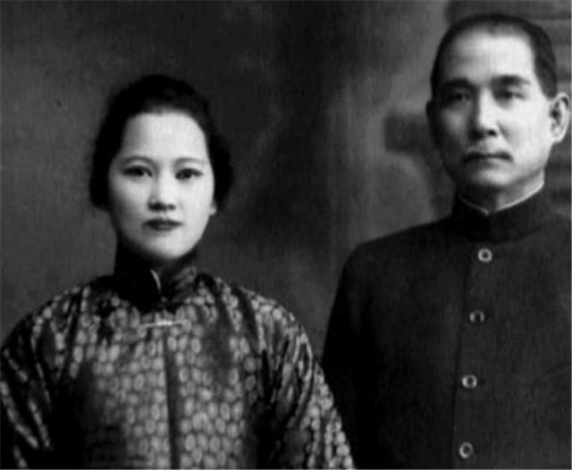 「宋庆龄」宋庆龄去世前留下遗嘱，点名要和此人葬在一起，不愿与孙中山合葬