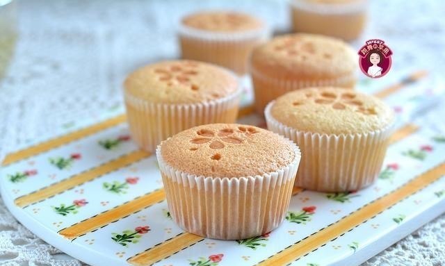 海绵蛋糕▲全蛋打发海绵蛋糕,比戚风易上手,零失败,平整不开裂,香甜细腻