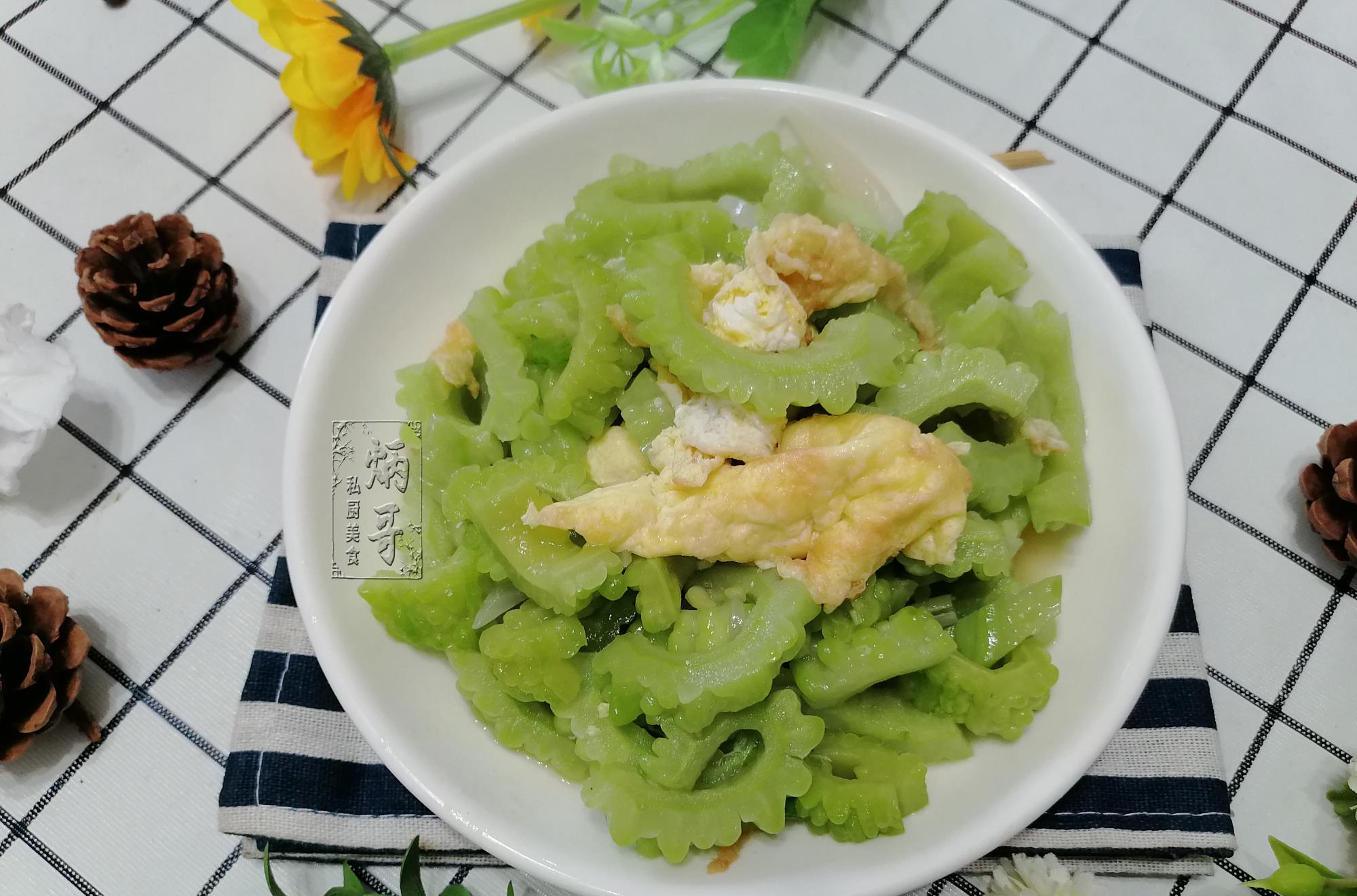 苦瓜|血糖最怕这个菜,降糖去脂,坚持每天吃一次,血糖血脂悄悄降下来