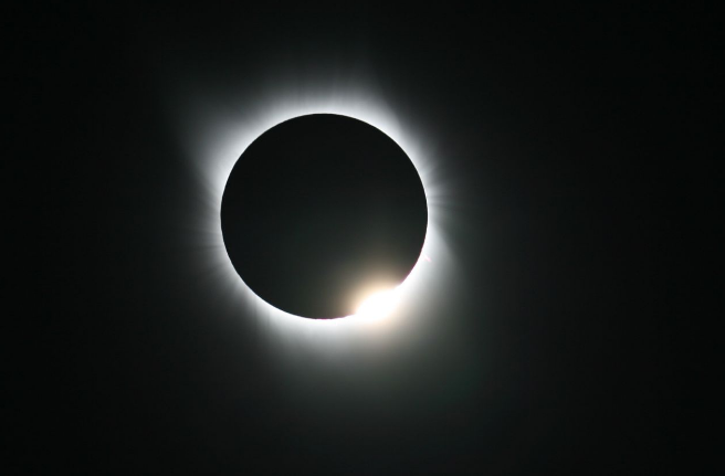 [霍金]天有异象？一个火球从天而降，霍金“末日论”或成真？