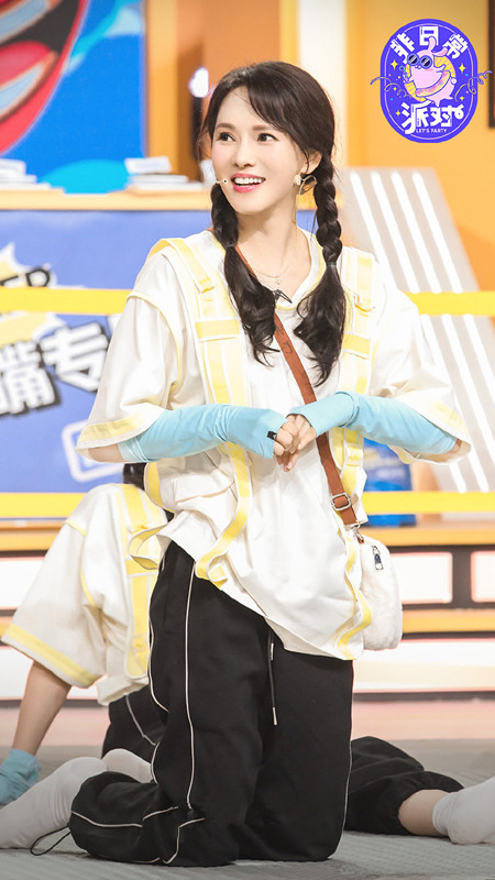 伊能静|伊能静难怪看着这么年轻,将头发扎成双马尾辫,像极了20岁!