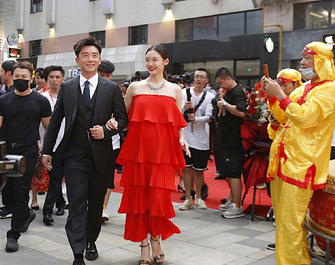 奔跑吧兄弟|郑恺火锅店开业，只有1位跑男家族成员到场，看清是谁：意料之外