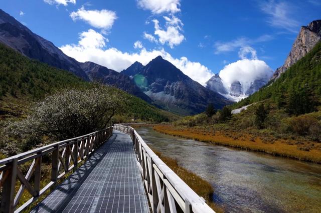 「稻城亚丁」稻城亚丁，一个去了会后悔的地方，我再也不会去