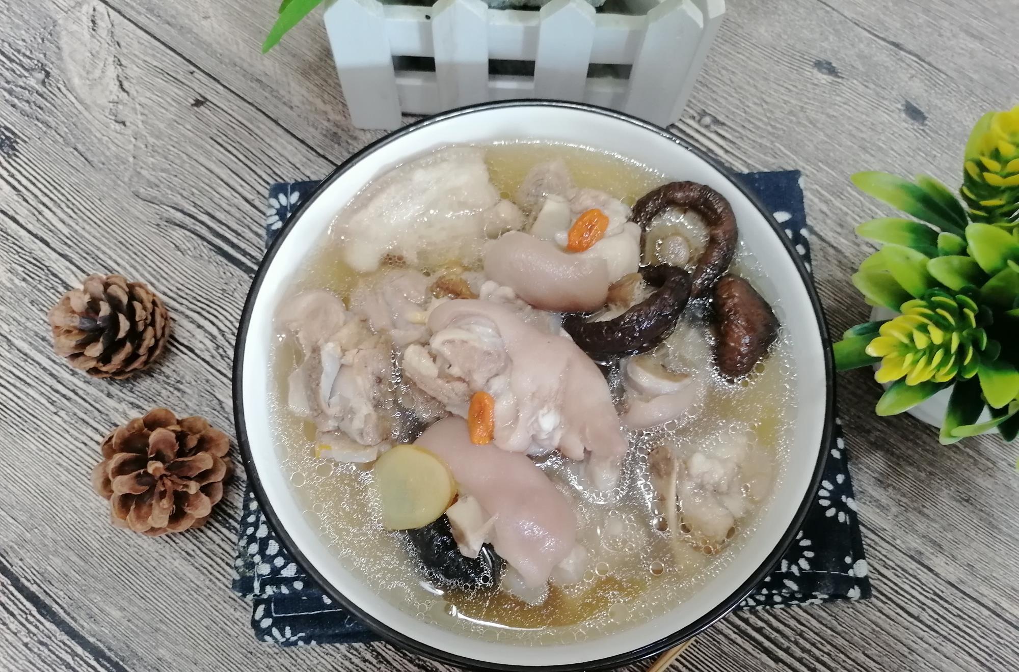 猪蹄|三伏天，三天两头买个它，35块钱1斤，再贵也要吃，常吃皮肤好！