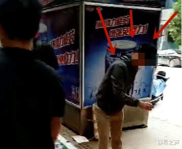 容县之声|广西一“头盔哥”路边买果被逮个正着，这次被抓了！