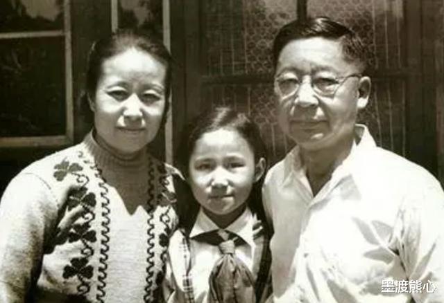 老舍|老舍投湖真相：爱上赵清阁却被妻子“搅黄”，心痛绝望选择自尽