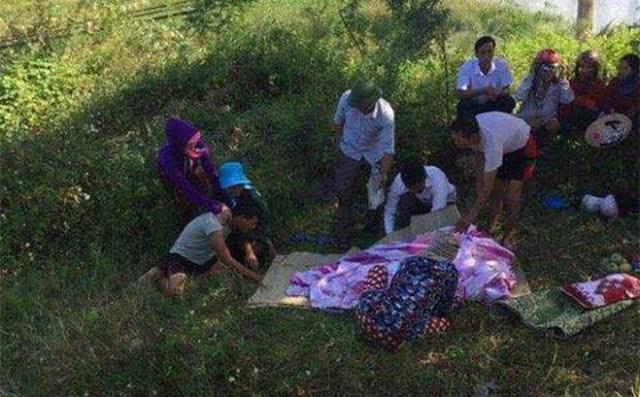 『通奸』女子夜里带着3个女儿跳河自尽，其中最小的女儿才刚满5个月