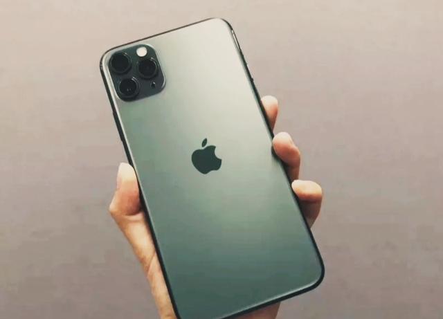 [iPhone 8]为何很多人买得起XSmax却坚持用苹果8？十年果粉给出回答一针见血