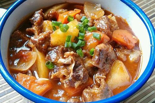 自助餐：炖牛肉，切记别添加这2种调味料，否则牛肉又腥又柴，看你放了没