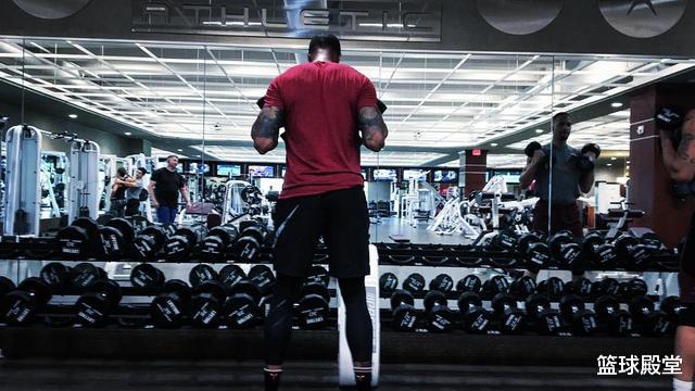 约什·史密斯：24岁创史，29岁奠定巅峰，但30岁却被里弗斯摧毁，一年后无球可打